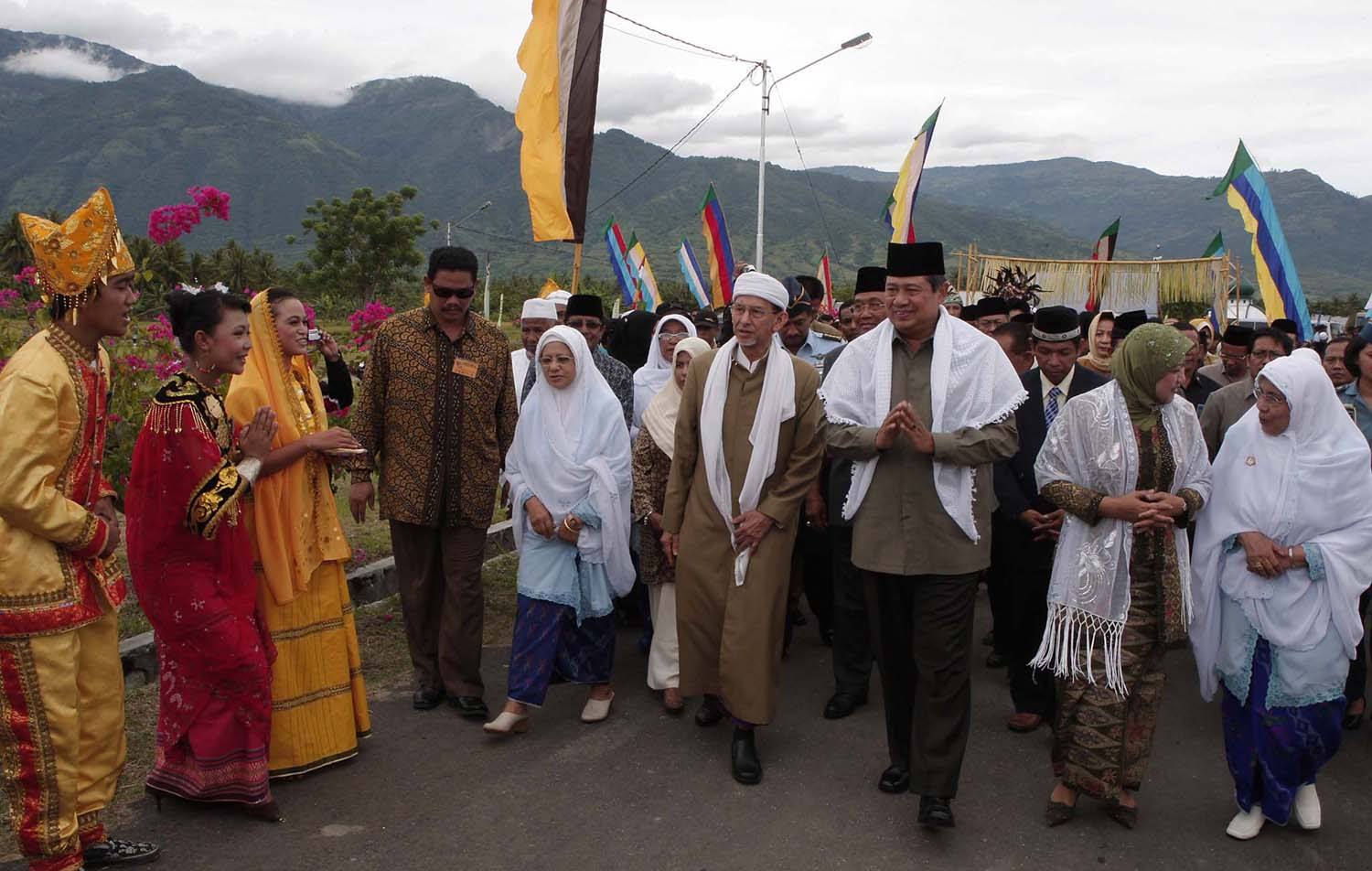 SBY dan Habib Saggaf berjabat tangan